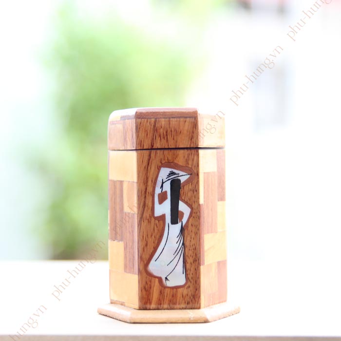 Hủ tăm gỗ cô gái